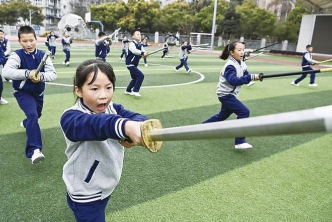 澳门人威尼斯官网开设百个体育项目！成都这所学校了解一下(图1)