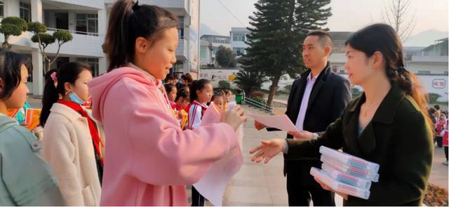 澳门人·威尼斯追梦冬奥 快乐成长——筠连县筠连镇景阳小学开展手抄报比赛活动(图3)