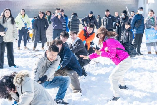 澳门人·威尼斯“第十届全国大众冰雪季”青岛站暨青岛市第五届冬季全民健身运动会雪上(图1)