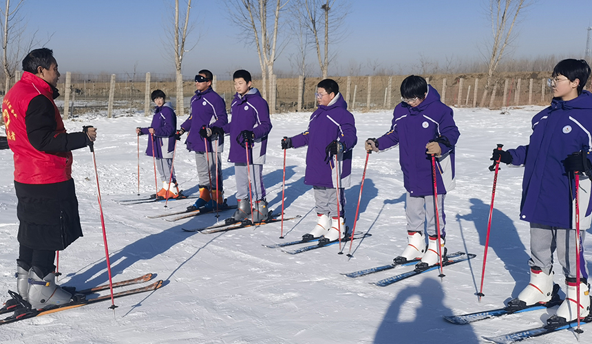 河北安国：全民健身大拜年掀起冰雪运动热(图2)