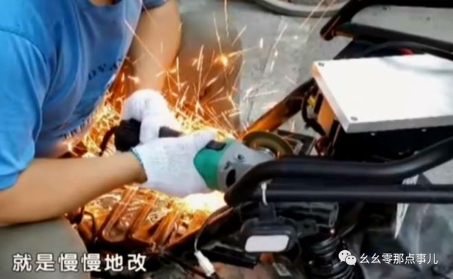 澳门人·威尼斯爆改小牛电动车在北京环路飙车！时速高达199公里改装灰产成熟(图5)