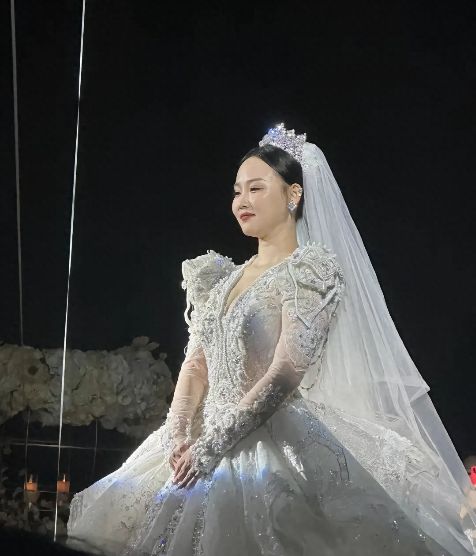 突传喜讯！网红李炮儿正式结婚现场画面曝光妻子长相温婉大气！(图4)