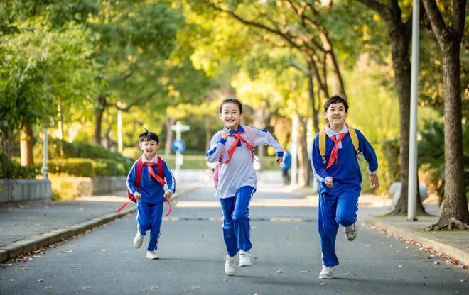 澳门人·威尼斯运动促进孩子发育有几项运动孩子太早接触反而对成长不利(图1)