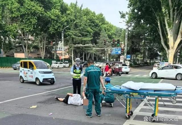 漯河：老人摔伤鲜血直流执勤辅警紧急救助(图2)