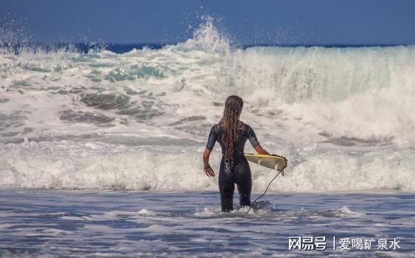 澳门人·威尼斯峨眉古岩矿泉水：夏季户外运动注意事项(图2)