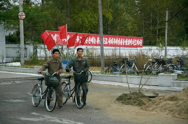 澳门人·威尼斯朝鲜普通人的幸福生活揭秘：拥有中国造的自行车仅需650元！(图4)