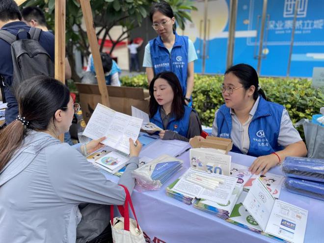 澳门人威尼斯官网党建引领“蜂”彩绽放！沙头街道天安社区暖蜂驿站启动(图6)